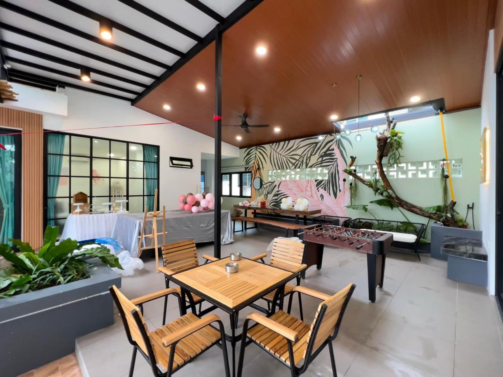 Rumah liburan The Viista Retreat 6 Bedrooms With Private Pool *